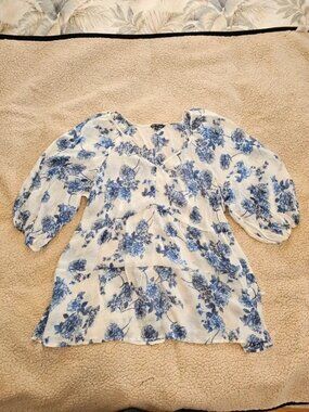 Unique Spectrum Blue and White Floral V-Neck Blouse 2X